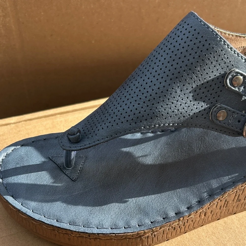 Journee collection Wedge Sandals 5.5